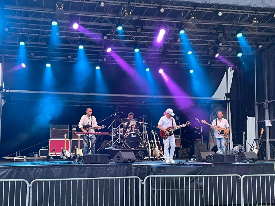 Foto 2 van The Revival Band