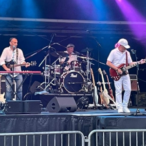 Foto 2 van The Revival Band