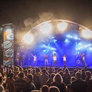Foto 4 van Turn up the 90s